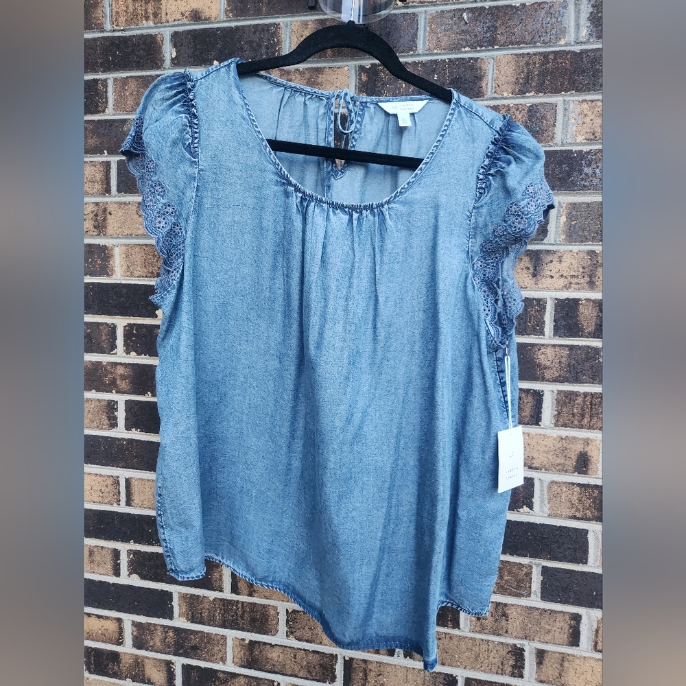 XL Lauren Conrad Top, light denim